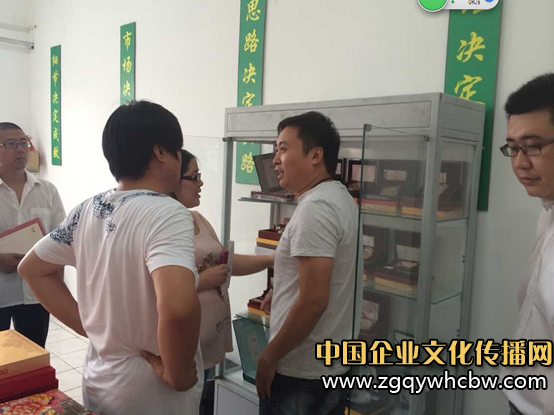 天津富泉走進(jìn)王慶坨郵局<a href=http://www.fenghenever.com/ target=_blank class=infotextkey><a href=http://www.fenghenever.com/ target=_blank class=infotextkey>推廣</a></a>中國(guó)<a href=http://www.tjfuquan.com/ target=_blank class=infotextkey><a href=http://www.tjfuquan.com/ target=_blank class=infotextkey>金幣</a></a>產(chǎn)品.PNG